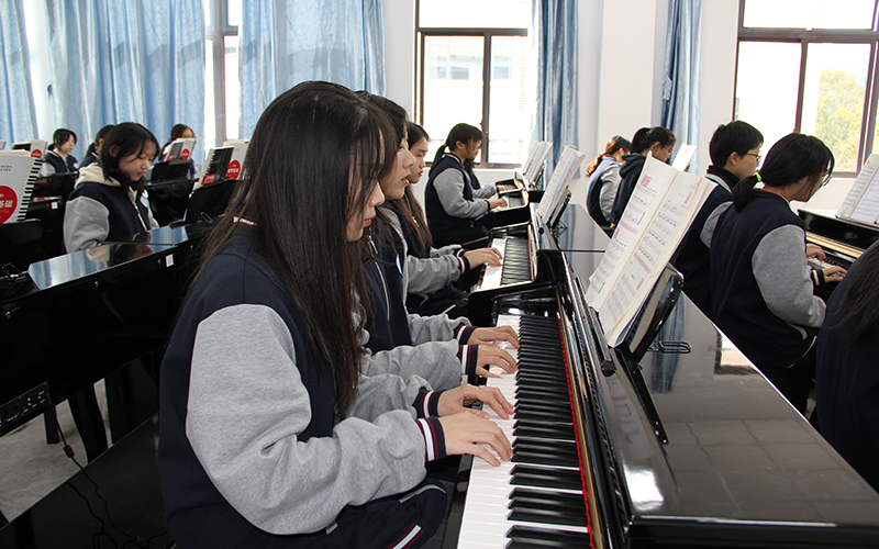 初三毕业女孩学什么专业好（分享初三毕业适合女生学的专业）