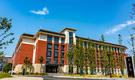 大学住宿费一年一般多少（解读大一新生读书需要多少钱）
